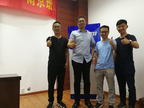 濟(jì)南金昌公司設(shè)計團(tuán)隊的自我提升 ——參加江海陽老師的《城市照明規(guī)劃與設(shè)計》高研班(圖2)